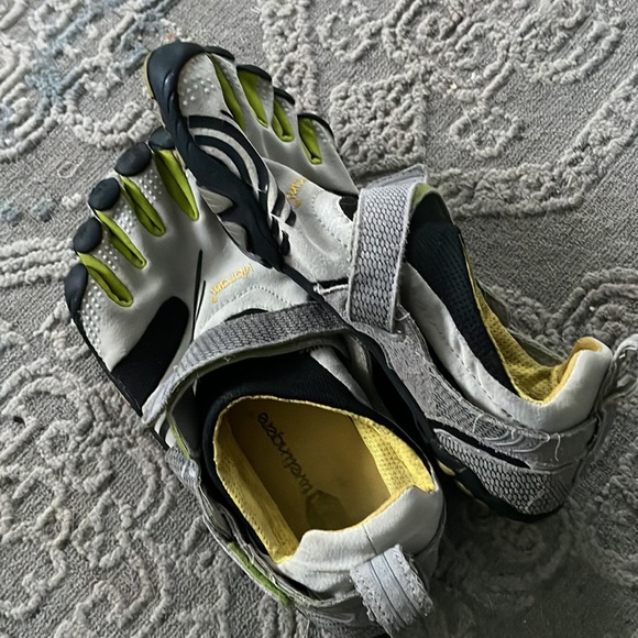 Vibram FiveFingers Komodo Unisex Running Shoes - Picture 2 of 5